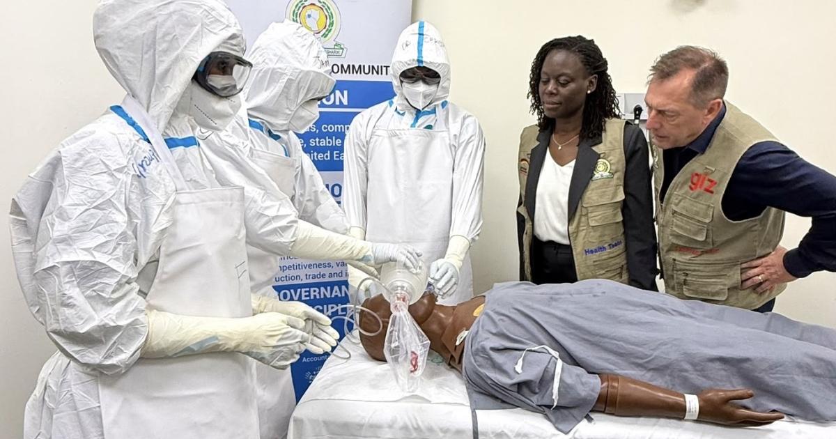 Ebola: EAC trains 120 health professionals in Nairobi and calls for 45 million USD support