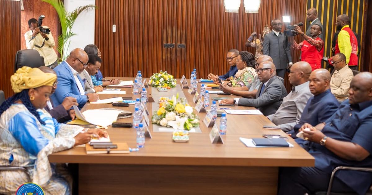 Assemblée nationale et Sénat en réunion d'harmonisation des calendriers