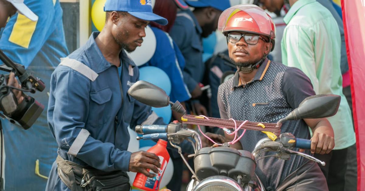 Kinshasa: ENGEN launches Shell Advance lubricant and opens free oil change kiosk for motorcyclists