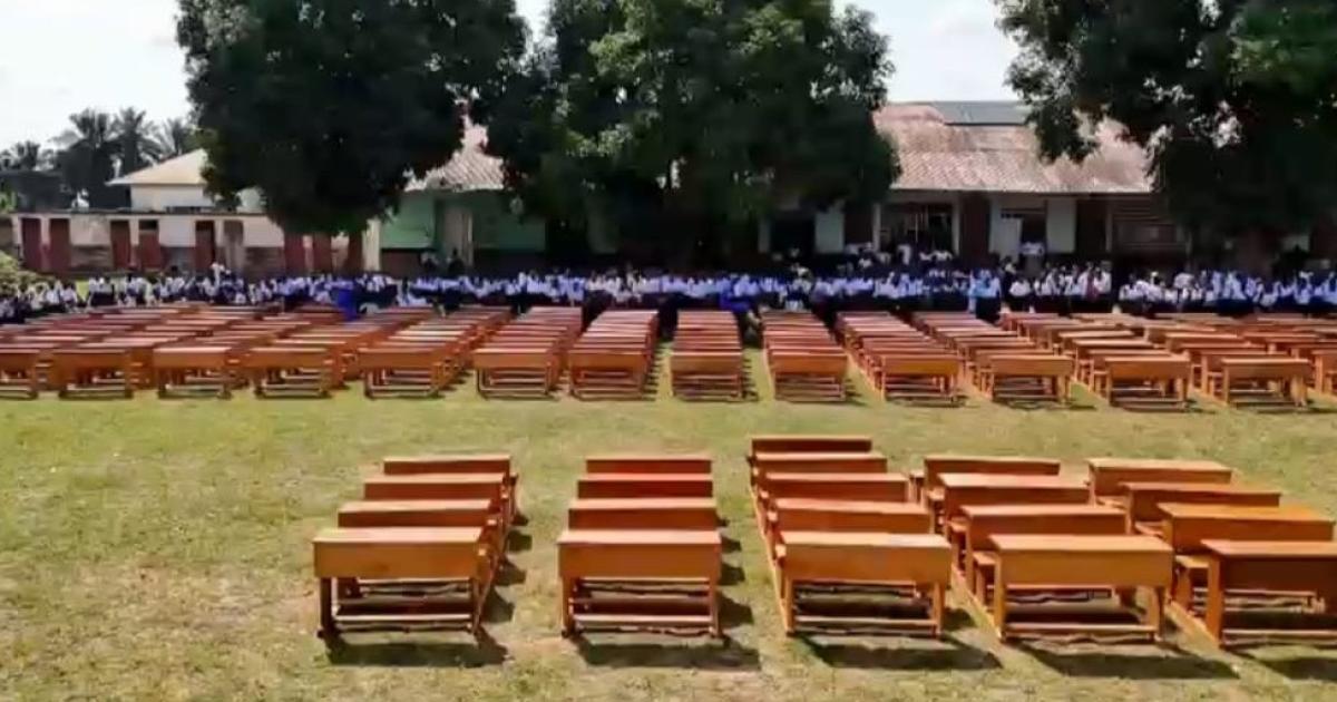 Kasaï-Oriental: National Service distributes 2,000 school desks to 14 schools in Mbuji-Mayi