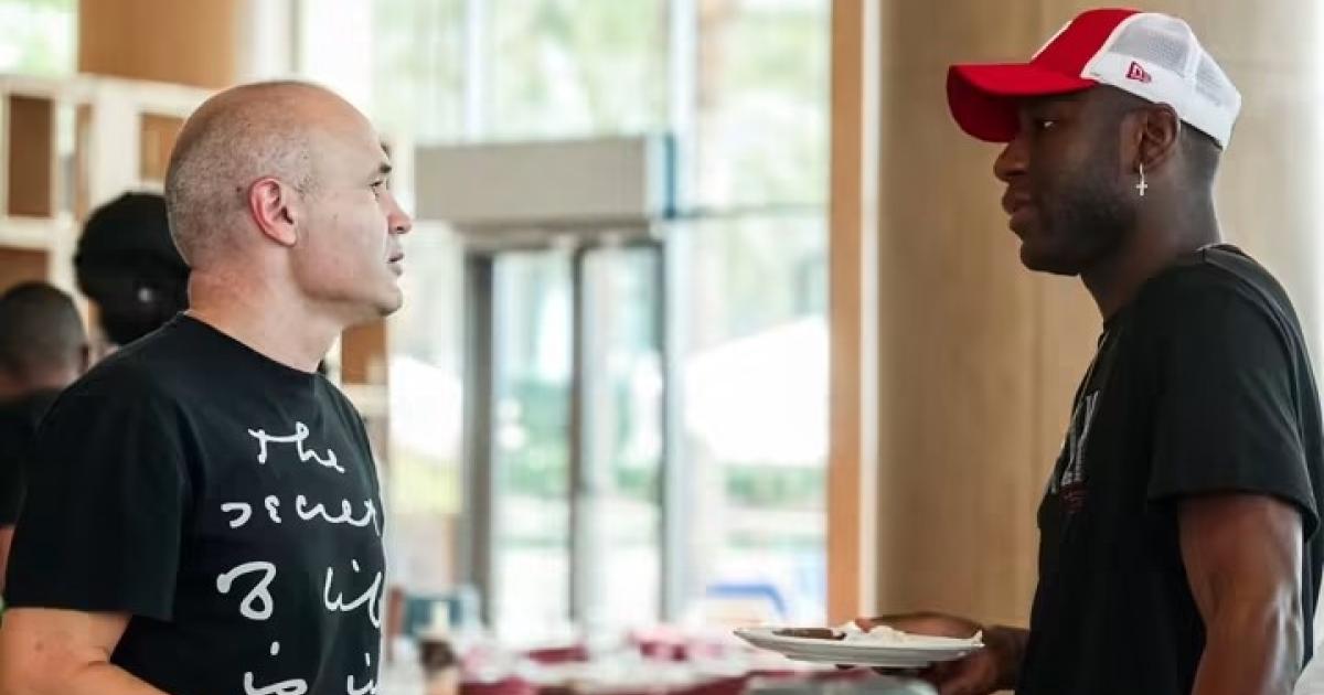 Gulf United : Benik Afobe sous la houlette d'une légende du football espagnol