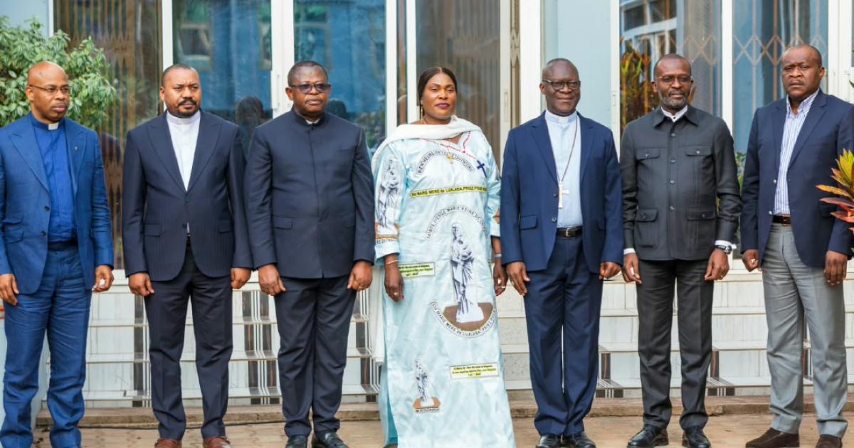 Anthony Nkinzo, directeur de cabinet du chef de l’État échange avec Mgr Fulgence Muteba