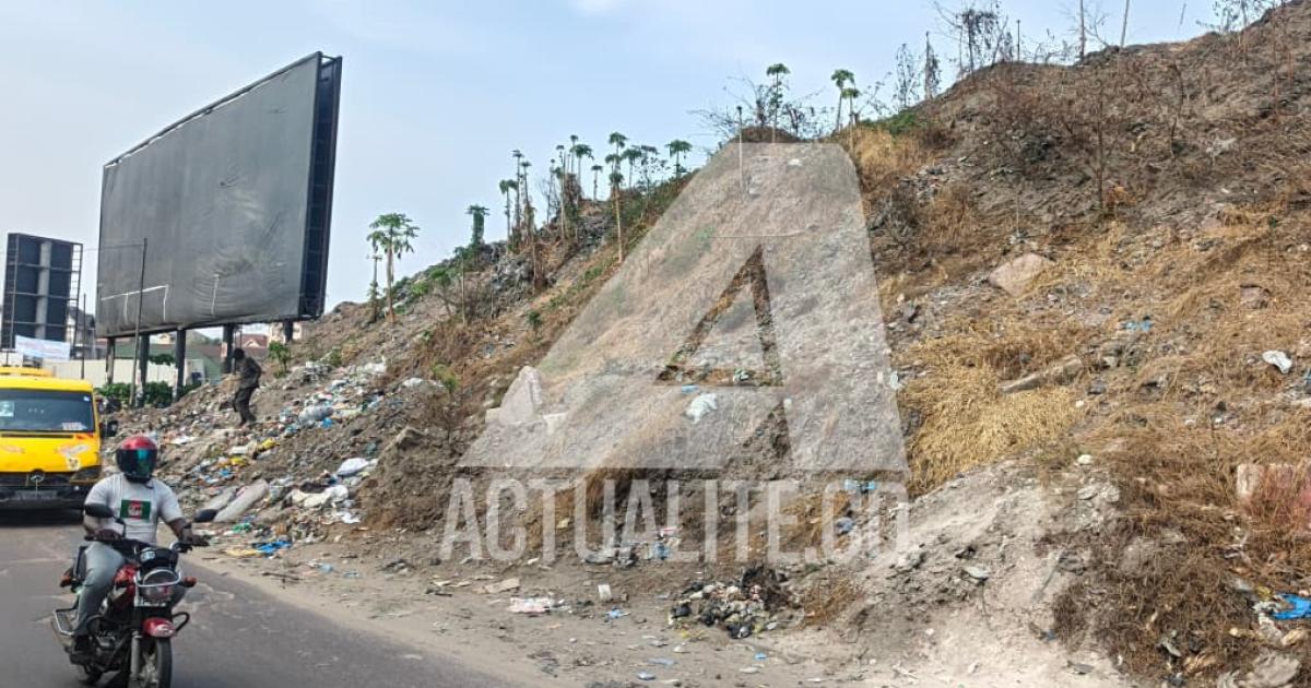 Une montagne d'immondices sur le boulevard Lumumba 