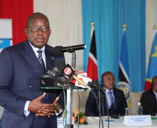 Christophe Lutundula, VPM des affaires étrangères en négociations à Nairobi sur l'adhésion de la RDC à l'EAC
