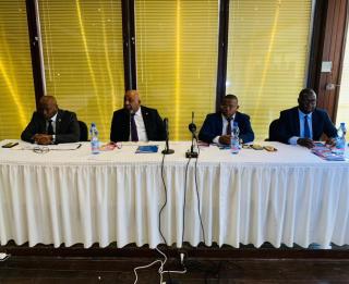 De G à D : Mpanu Mpanu Tosi, Directeur de Conformité et HSSE à l'EGC, Takis Kumbo Jean-Dominique, DG de l'EGC, Kazadi Tshibangu Elisée, DGA de l'EGC, Kitobo Pierrot, Administrateur à l'EGC