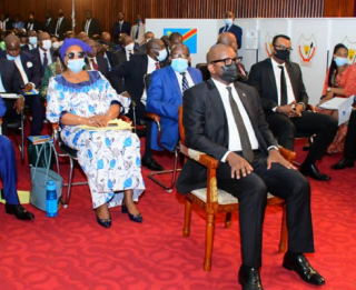 Sama Lukonde avec ses membres du gouvernement à l'Assemblée nationale
