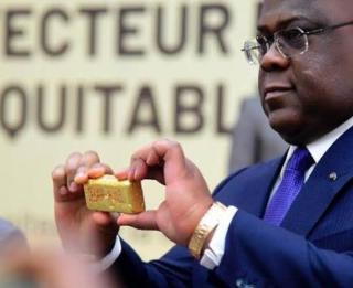 Félix Tshisekedi lors de la signature du contrat ayant abouti à la création des sociétés Primera Gold DRC (or) et Primera Metals DRC (3T). Ph Droits tiers.