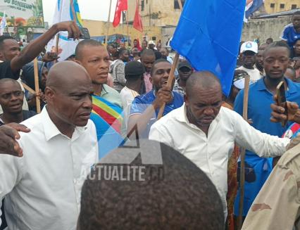 Arrivée de Fayulu pour la manifestation de l'opposition