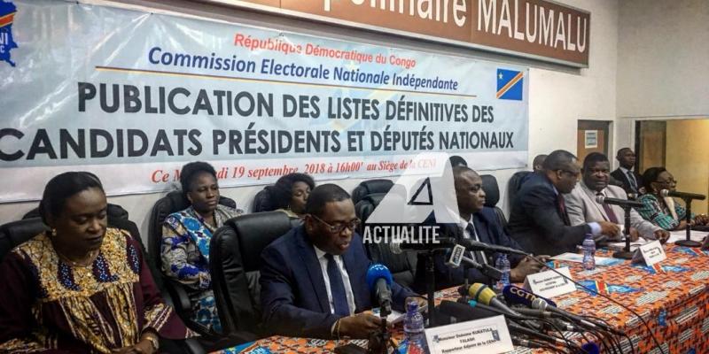 Les membres de la CENI publient les listes définitives des candidats à la présidentielle et aux législatives nationales