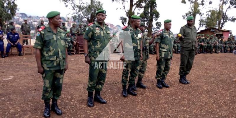Des militaires lors d'une parade au camp Saio à Bukavu