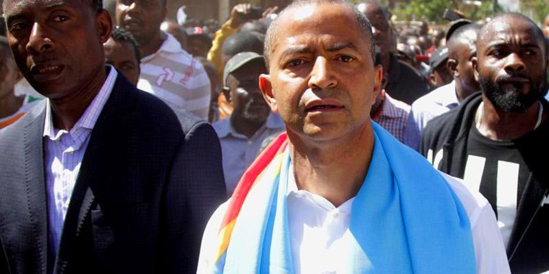 Moïse Katumbi, en mai 2016, lors de sa comparution au parquet de Lubumbashi