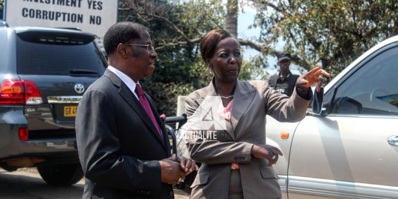 Alexis Thambwe, ministre de la justice et L. Mushikiwabo (Photo ACTUALITE.CD)