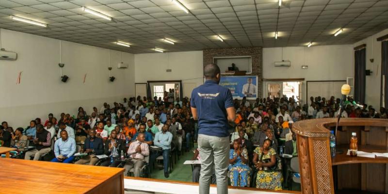 La cérémonie du lancement de l'école des formateurs des témoins électoraux à Lubumbashi par Adam Chalwe