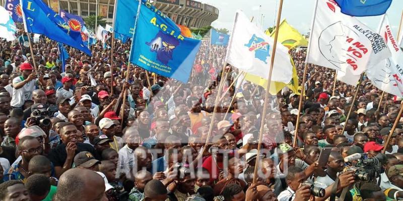 Les militants de la coalition Lamuka au meeting au Triomphal/Ph. Christine Tshibuyi