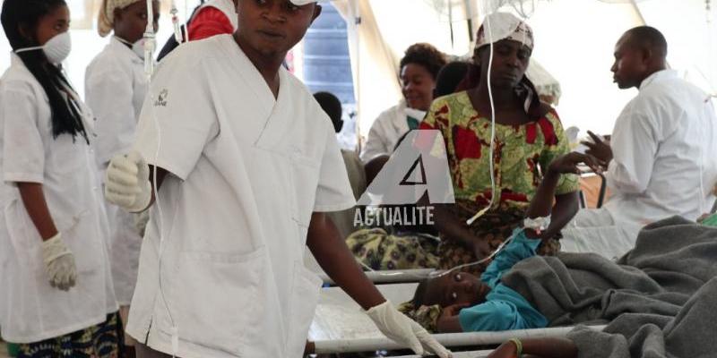 Des agents de santé prennent en charge quelques enfants frappés par le Cholera à Goma / Ph. Ley Uwera 