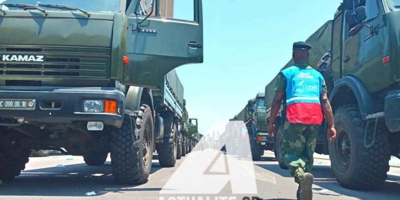 Les camions de l'armée mis à la disposition de la CENI pour le déploiement des kits électoraux. 