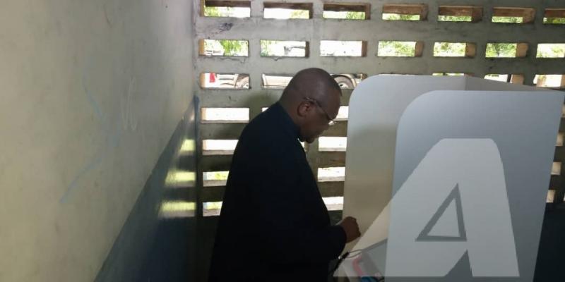 Mgr Fridolin Ambongo en plein vote ce dimanche 30 décembre 2018.