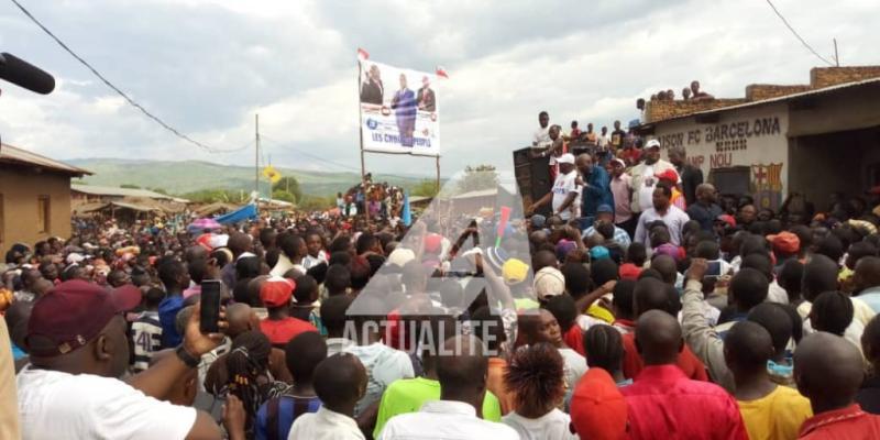 Vital Kamerhe et Félix Tshisekedi en plein meeting à Mumosho, au sud Kivu/Ph. Stanys Bujakera