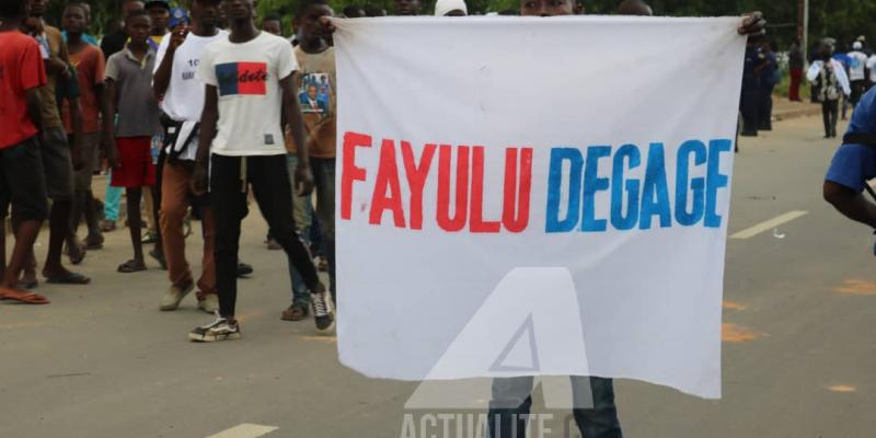 Les militants anti-Fayulu à l'aéroport de Kindu au Maniema