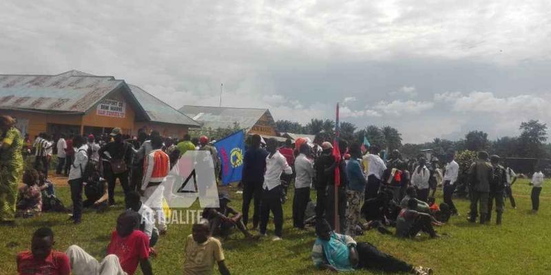 Les militants de l'opposition à l'aéroport de Mavivi à Beni pour accueillir Martin Fayulu