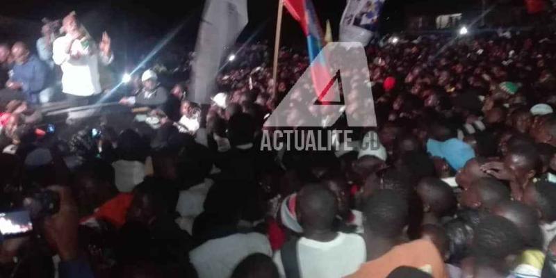Les militants de l'opposition en meeting de Martin Fayulu au rond-point du 30 juin à Beni