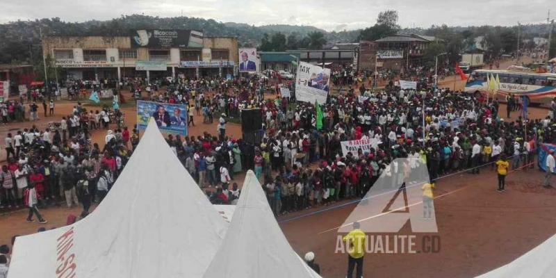 Les militants de l'opposition affluent au rond-point ENRA pour écouter Martin Fayulu qui est attendu ce mercredi 5 novembre 2018 à Beni