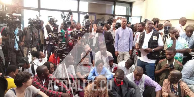 Les journalistes en en attente de la conférence de presse de Corneille Nangaa au siège de la CENI à Kinshasa.