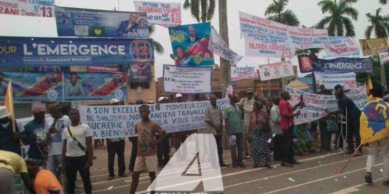 Les affiches des candidats à la place de la poste à Kisangani.