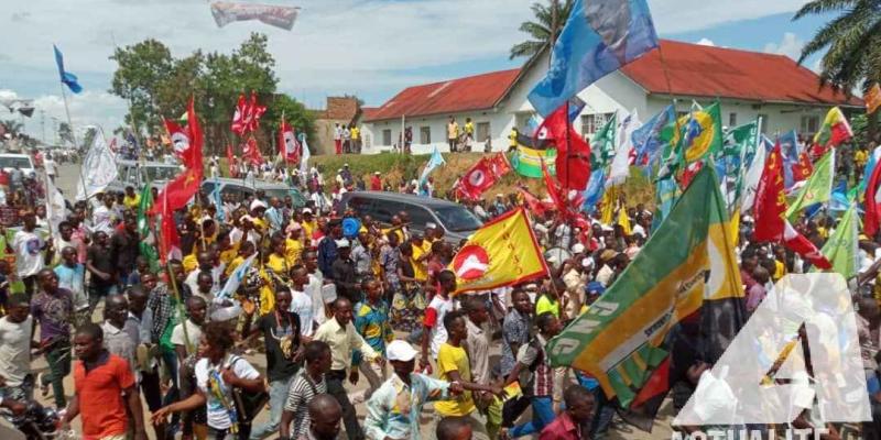 Les militants du Front commun pour le Congo (FCC) lors de l'arrivée de Ramazani Shadary à Kindu.