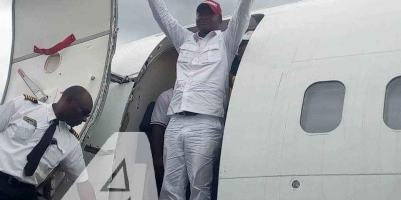 Ramazani Shadary, candidat du FCC arrivé à Bukavu. Ici sa descente d'avion à l'aéroport de Kavumu.