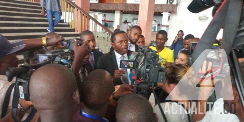 Théodore Ngoy après la réunion entre la CENI et les candidats présidents de la république au Palais du peuple.