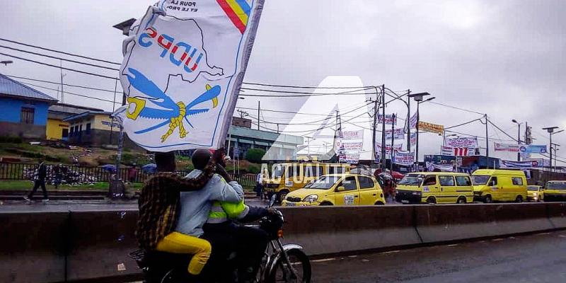 Les militants de l'UDPS en route pour l'aéroport de N'djili pour accueillir Vital Kamerhe et Félix Tshisekedi