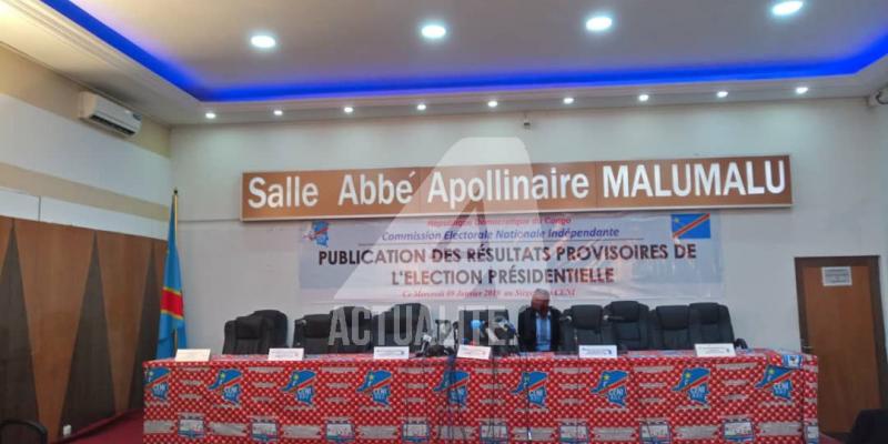 La salle Apollinaire Malu Malu aménagée pour la publication des résultats des élections 