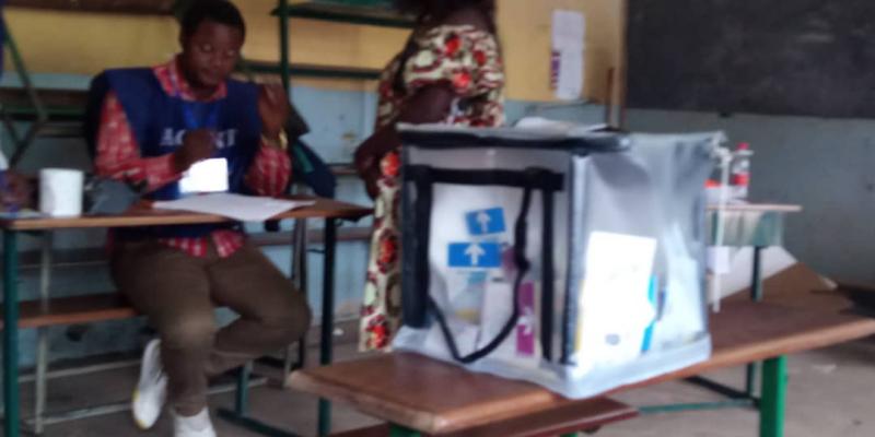 L'urne contenant ds bulletins dans un bureau de vote au centre Imara à Lubumbashi.