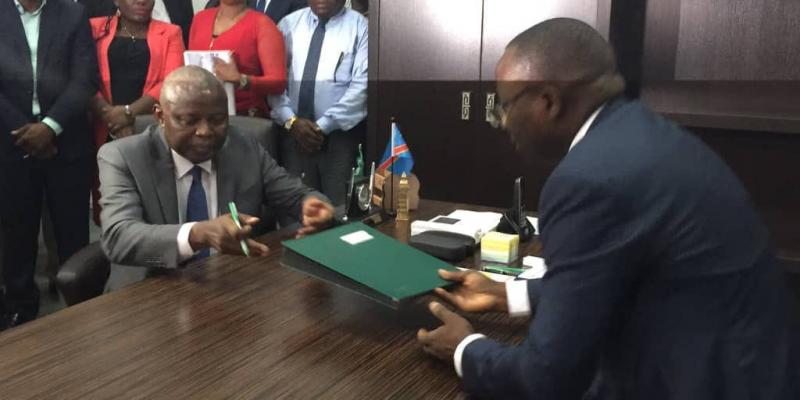 Remise et reprise entre Vital Kamerhe et Néhémie Mwilanya au cabinet de la présidence de la République/Ph. tiers