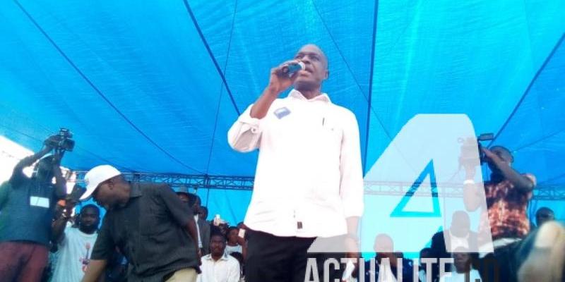 Martin Fayulu lors de son meeting à Sainte Thérèse, à N'djili.