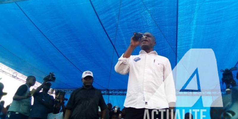 Martin Fayulu au meeting de Lamuka à la place Sainte Thérèse