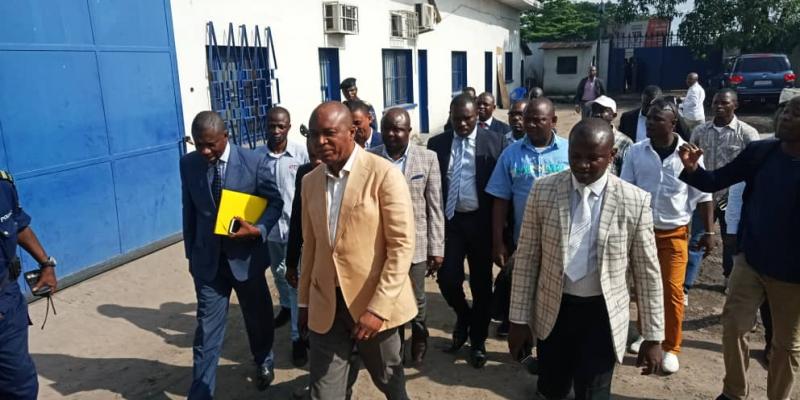 En veste couleur grise, Gentiny Ngobila, candidat gouverneur de la ville de Kinshasa/Ph. droits tiers