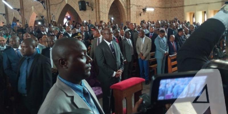 Félix Tshisekedi et plusieurs personnalités à la messe des suffrages en mémoire d'Etienne Tshisekedi décédé il y a deux ans à Bruxelles. Ph Fonseca Masianga/ACTUALITE.CD