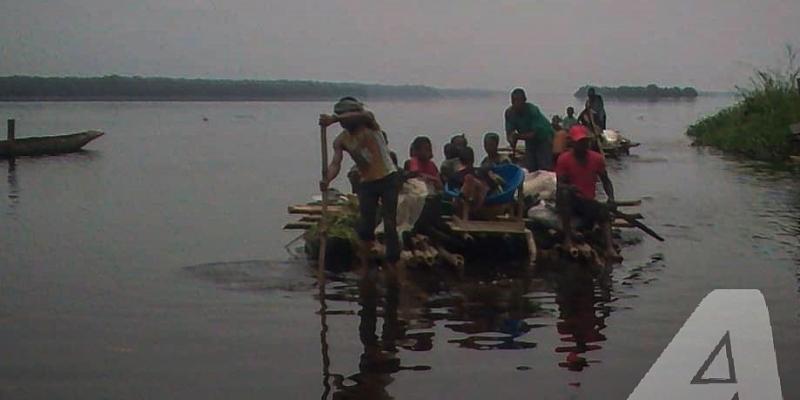Les déplacés fuyant les affrontements armés dans la localité de Lowa traversent le fleuve Congo pour  atteindre Ubundu (Tshopo) 
