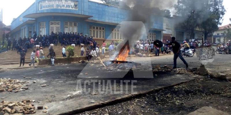 Manifestation des marchands de Kadutu à la mairie de Bukavu contre la spoliation de leur marché/pH Justin Mwamba ACTUALITE.CD