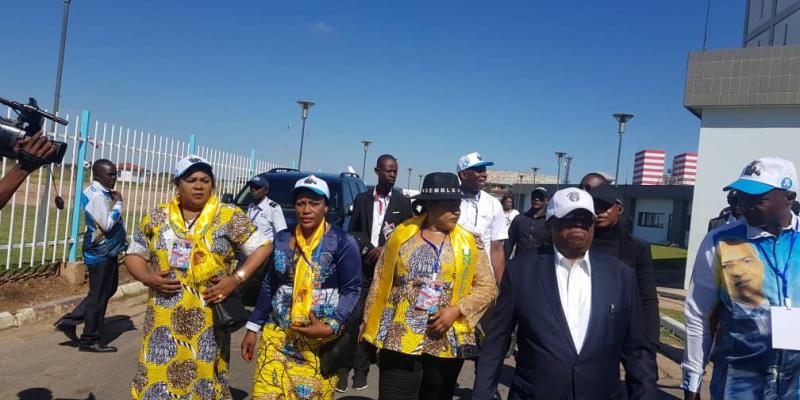 Kyungu arrive à l’aéroport / Ph. Christine Tshibuyi  