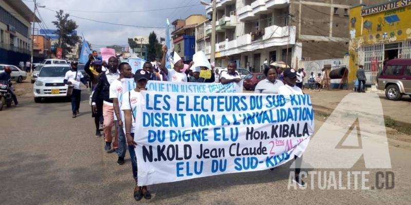 les jeunes du MS lors de leur marche contre l'invalidation de Jean Claude Kibala à Bukavu