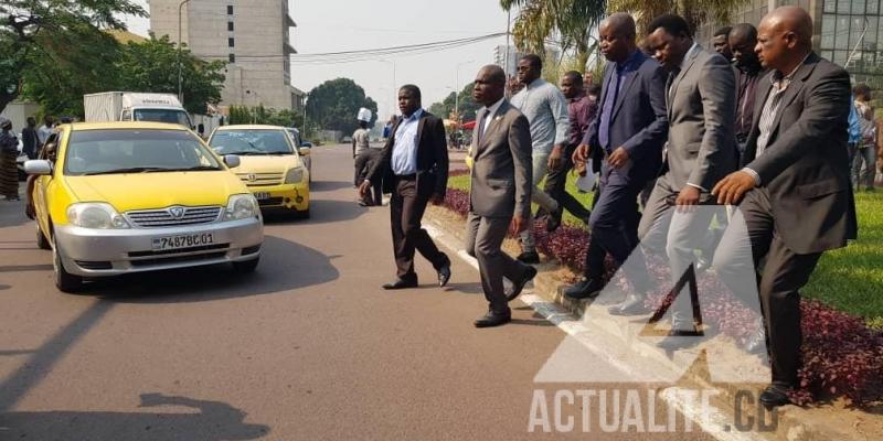 Martin Fayulu et les militants de Lamuka devant la Cour constitutionnelle