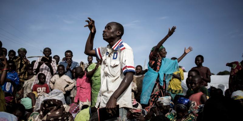 Un prêtre congolais lors d’une séance de prières dans un camp de déplacés à Bunia, le 27 février 2018.