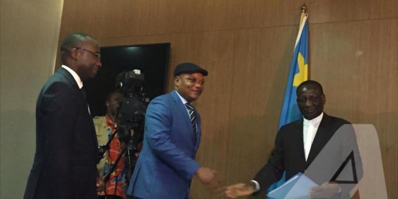 FCC-CACH lors de la signature de l'accord pour la constitution du gouvernement 