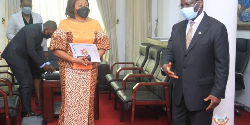 La première dame Denise Nyakeru et le Premier ministre Sylvestre Ilunkamba (photo primature)