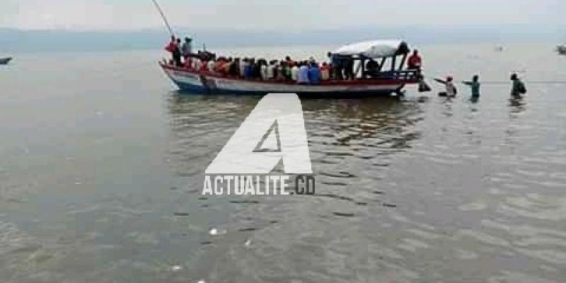 Un bateau sur le lac Kivu. Photo ACTUALITE.CD.