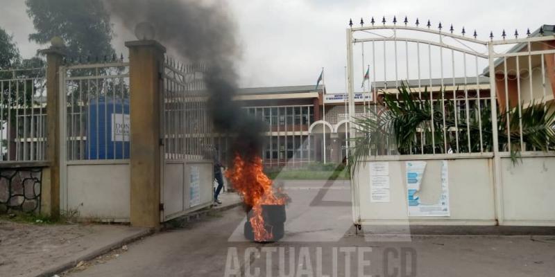 Manifestation des agents de la riposte contre Covid-19 manifestent devant leur QG/Ph ACTUALITE.CD