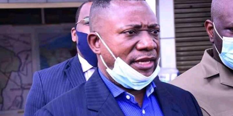 Alphonse Ngoyi Kasanji Président lisant la déclaration de la Conférence des Présidents des regroupements politiques FCC/Ph. Droits tiers